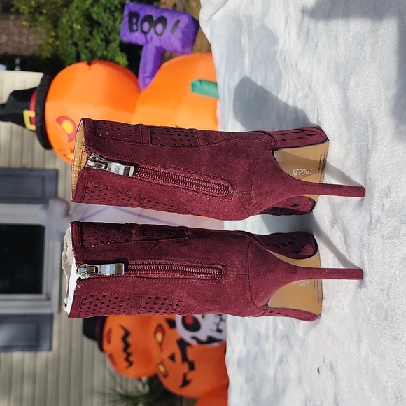 Heels - Picture 2 of 4